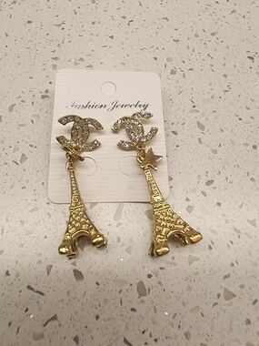 Fasion Designer Gold Eiffel Tower Dangle Earrings with Crystal Logo Accent